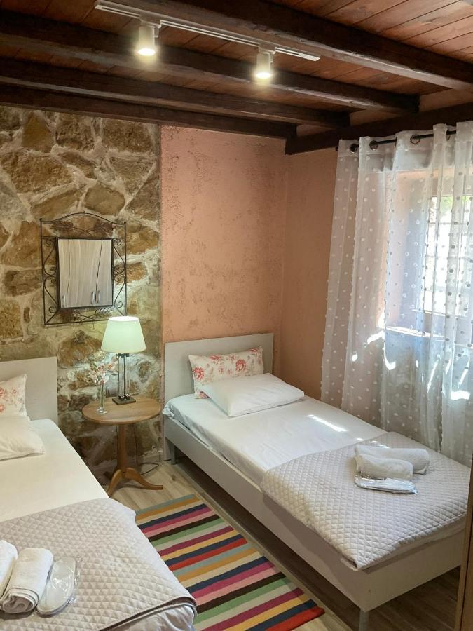 Villa Stonehouse & Casa Al Sole E Al Mare Nea Roda Esterno foto