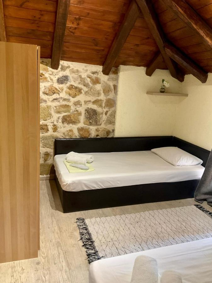 Villa Stonehouse & Casa Al Sole E Al Mare Nea Roda Esterno foto