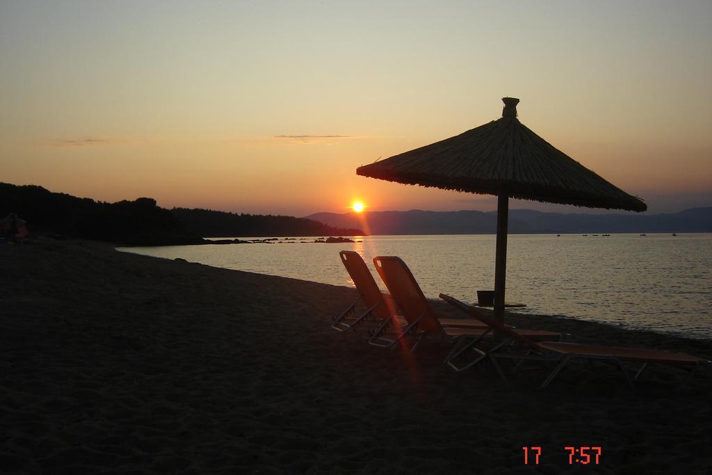 Villa Stonehouse & Casa Al Sole E Al Mare Nea Roda Esterno foto